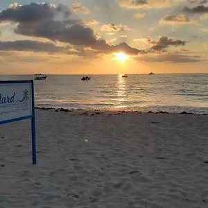 *** Resort Yard Beach House Jamaica